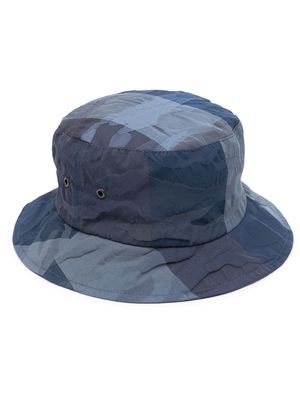 Mackintosh PELTING camouflage-pattern bucket hat - Blue