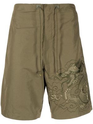 Maharishi dragon-embroidered cargo shorts - Green