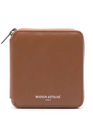 Maison Kitsuné logo-print leather wallet - Brown
