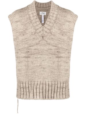Maison Margiela chunky-knit V-neck sleeveless jumper - Neutrals