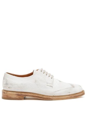 Maison Margiela distressed-finish lace-up shoes - White