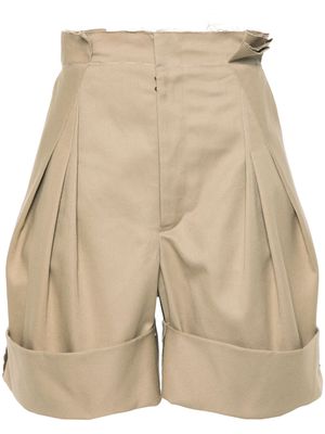 Maison Margiela pleat-detail raw-cut shorts - Brown