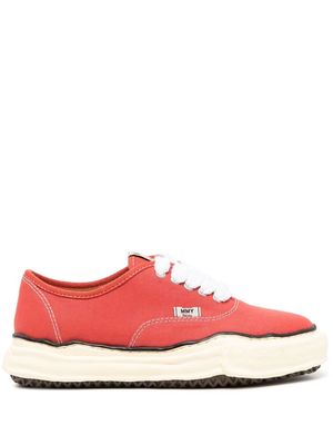 Maison Mihara Yasuhiro lace-up low-top sneakers - Red