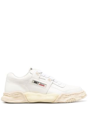 Maison Mihara Yasuhiro logo-patch low-top sneakers - White