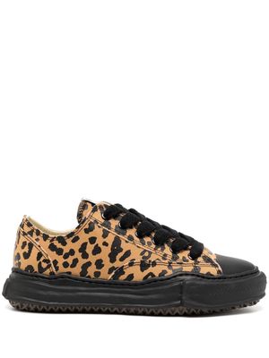 Maison Mihara Yasuhiro Peterson leopard-print sneakers - Brown