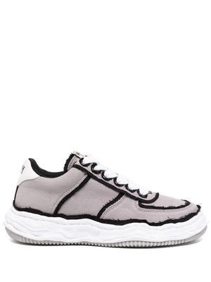 Maison Mihara Yasuhiro Wayne low-top sneakers - Grey