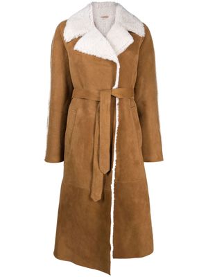 Maje notched-collar shearling coat - Brown