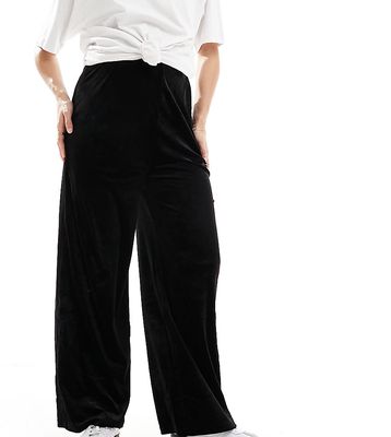 Mamalicious maternity velvet loose fit pants in black