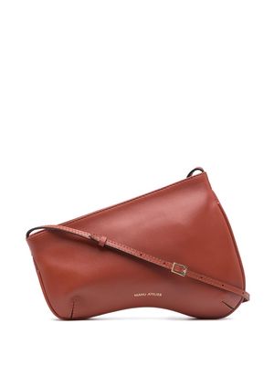 Manu Atelier curve-edge shoulder bag - Red