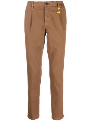 Manuel Ritz logo-charm cotton trousers - Brown