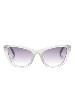 Marc Jacobs Eyewear logo-engraved wayfarer-frame sunglasses - Grey