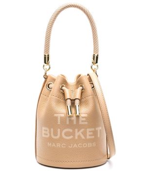 Marc Jacobs logo-print leather bucket bag - Brown