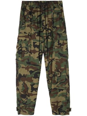 Mastermind World camouflage-print tapered-leg trousers - Green