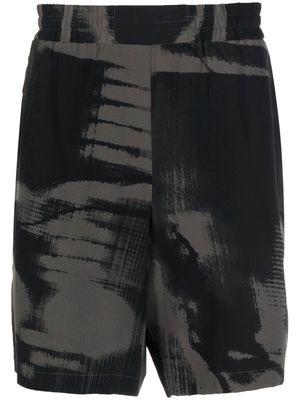 MCQ graphic-print straight-leg shorts - Black