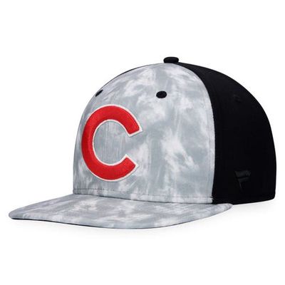 Men's Majestic Gray Chicago Cubs Smoke Dye Snapback Hat
