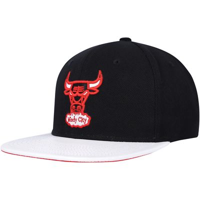Men's Mitchell & Ness Black/White Chicago Bulls Hardwood Classics Wear Away Visor Snapback Hat