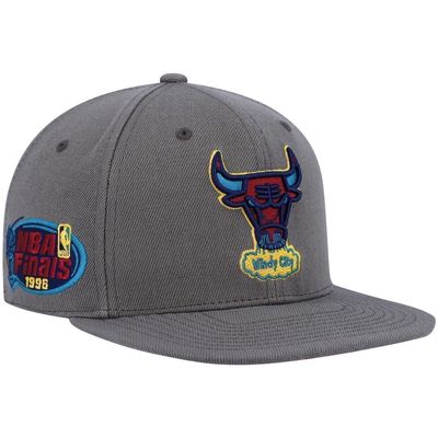Men's Mitchell & Ness Charcoal Chicago Bulls Hardwood Classics 1996 NBA Finals Carbon Cabernet Fitted Hat