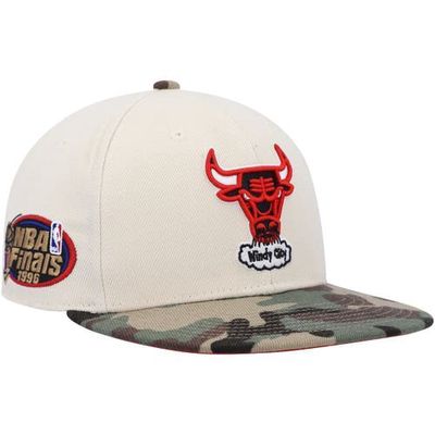Men's Mitchell & Ness Cream/Camo Chicago Bulls Hardwood Classics 1996 NBA Finals Off White Camo Fitted Hat