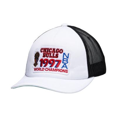 Men's Mitchell & Ness White Chicago Bulls 1997 NBA Finals Champions Trucker Snapback Adjustable Hat