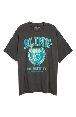 Merch Traffic Blink-182 Boyfriend Graphic T-Shirt in Black
