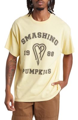 Merch Traffic Smashing Pumpkins 1988 Graphic T-Shirt in Light Yellow Pigment Wash