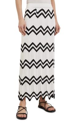 Misook Chevron Hem Knit Skirt in N Ivory/black