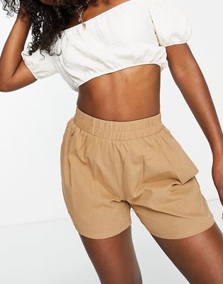 Missguided linen look shorts in tan-Neutral