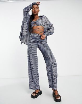 Missguided pants set with tie waist detail in navy geometric print-Blue