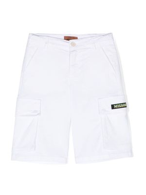 Missoni Kids logo-patch cotton cargo shorts - White