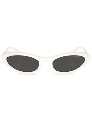 Miu Miu Eyewear cat-eye frame tinted sunglasses - White