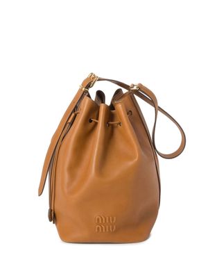 Miu Miu logo-embossed leather bucket bag - Brown