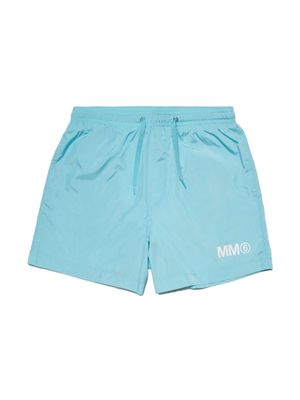 MM6 Maison Margiela Kids logo-print drawstring swim shorts - Blue