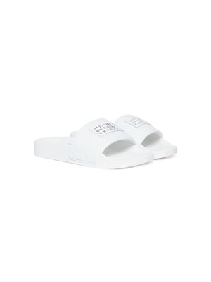 MM6 Maison Margiela Kids numeric-logo flat slides - White