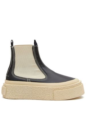 MM6 Maison Margiela round-toe leather boots - Black