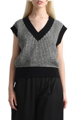 Molly Bracken Checkered Knit Sweater Vest in Black