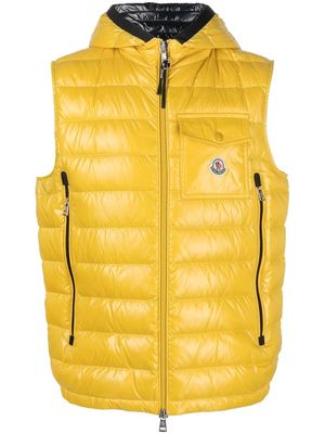 Moncler chest logo-patch padded gilet - Yellow