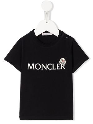 Moncler Enfant chest logo-patch detail T-shirt - Blue