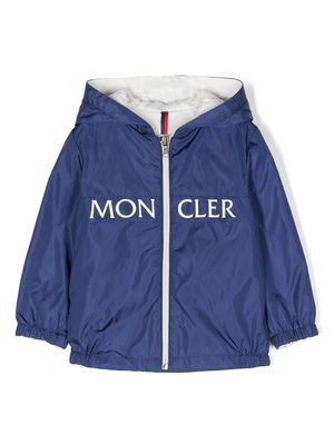 Moncler Enfant logo-print hooded rain jacket - Blue