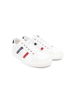 Moncler Enfant logo-print leather sneakers - White