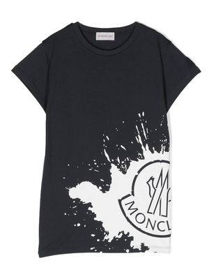 Moncler Enfant logo-print paint-splatter cotton T-shirt - Blue