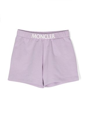 Moncler Enfant logo-waistband shorts - Purple