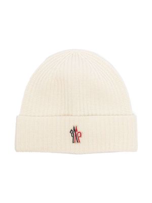 MONCLER GRENOBLE KIDS logo-patch ribbed beanie - Neutrals