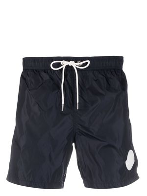 Moncler logo-appliqué swim shorts - Blue