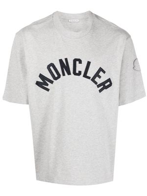 Moncler logo-print detail T-shirt - Grey