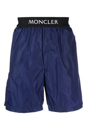 Moncler logo-waistband swim shorts - Blue
