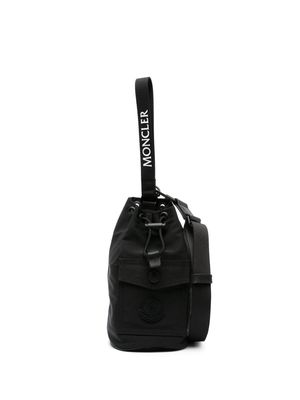 Moncler mini logo-patch bucket bag - Black