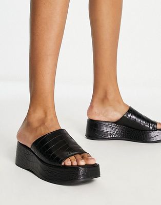 Monki leather chunky mule faux croc sandals in black - BLACK