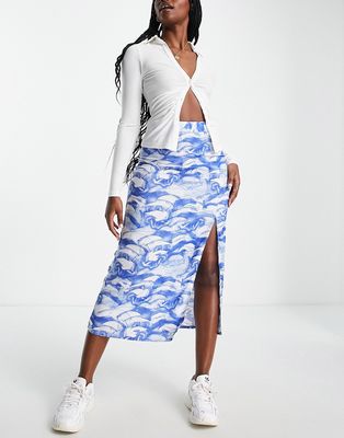 Monki midi skirt with leg slit in blue wave print