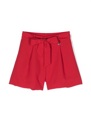 Monnalisa logo-charm belted pleated shorts - Red