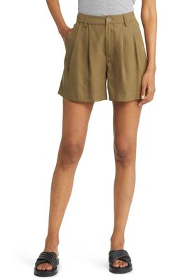 Monrow Pleat Front Canvas Shorts in Verde